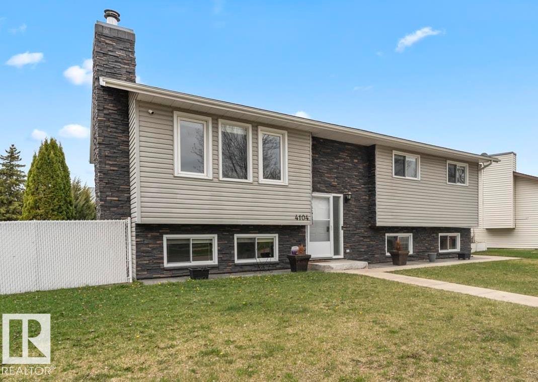 4104 43 ST - 1
