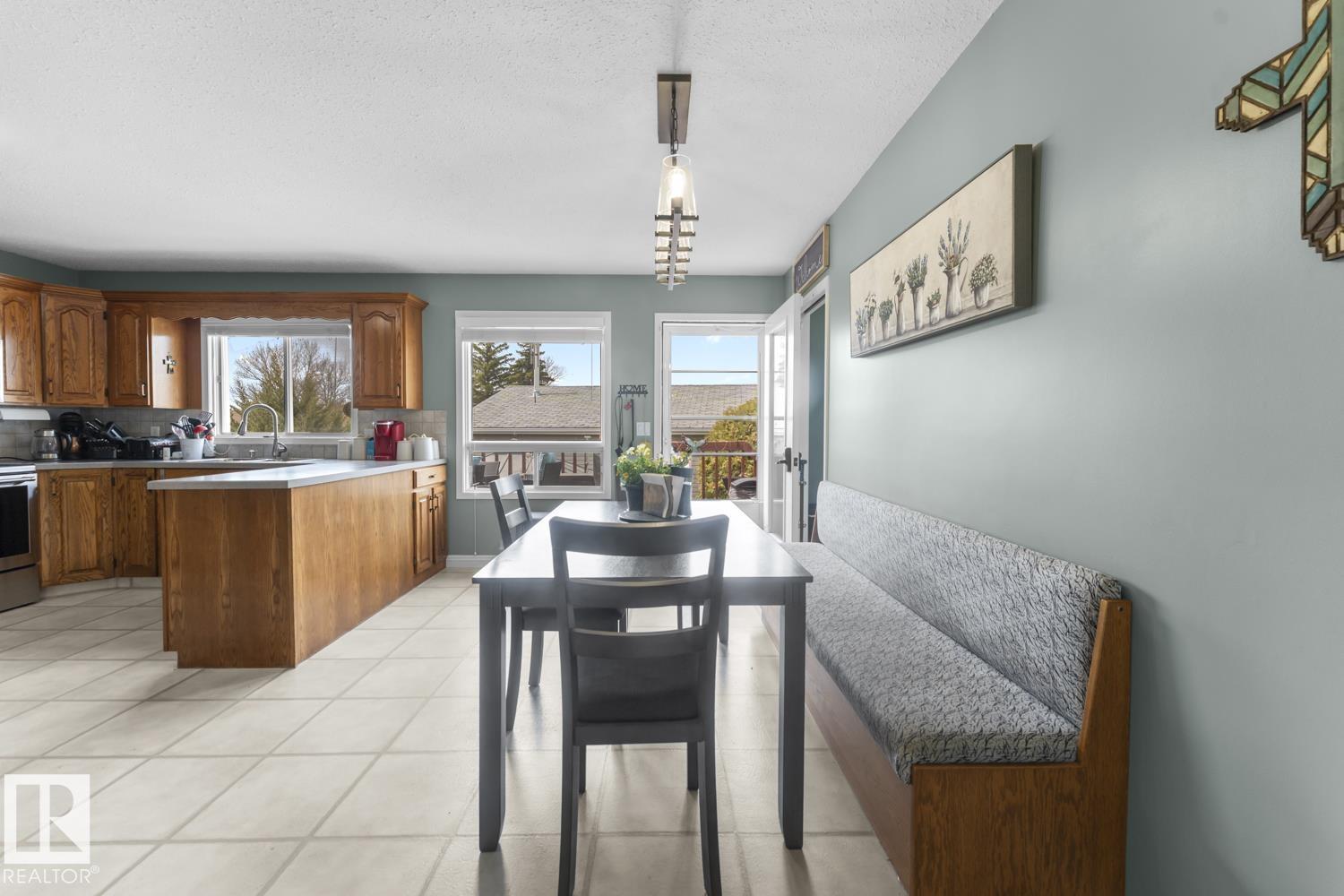 4104 43 ST - 11