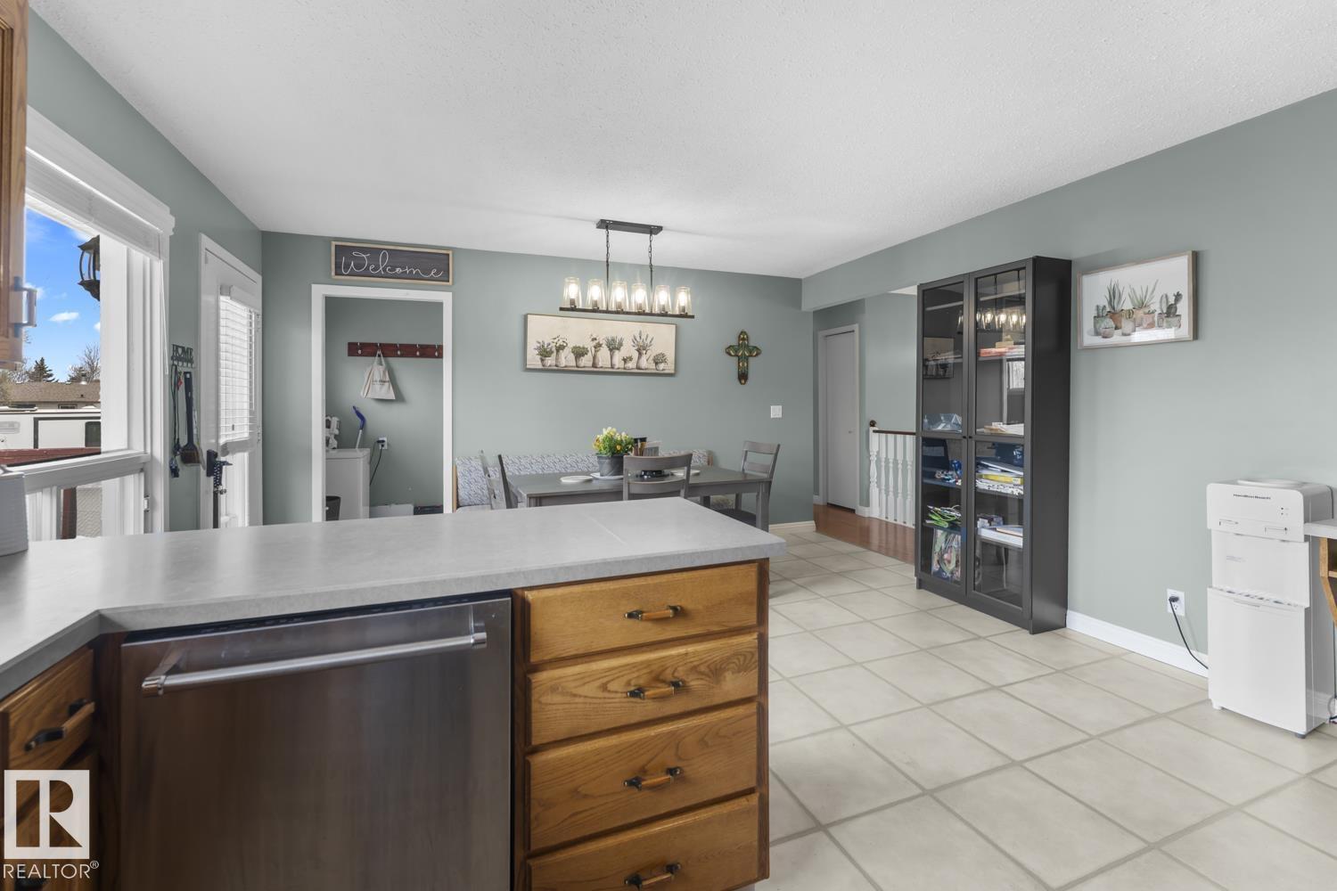 4104 43 ST - 10