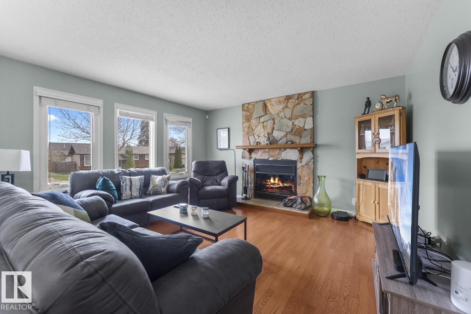 4104 43 ST - 3