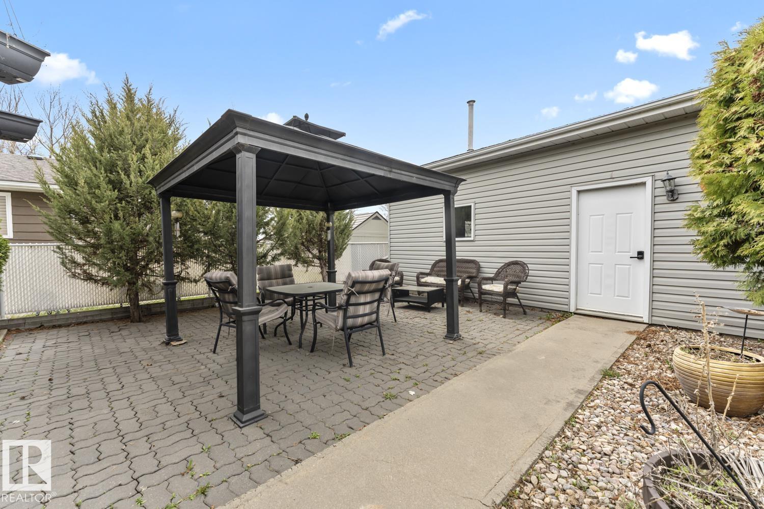 4104 43 ST - 38