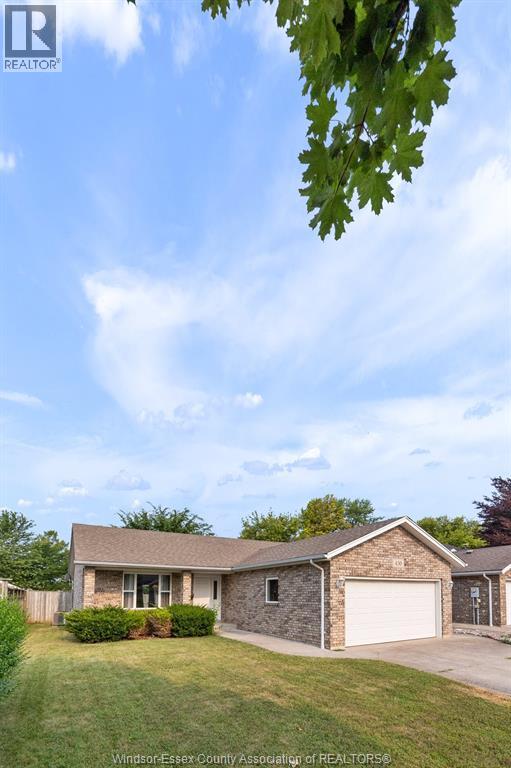 450 THORN RIDGE CRESCENT - Image 2