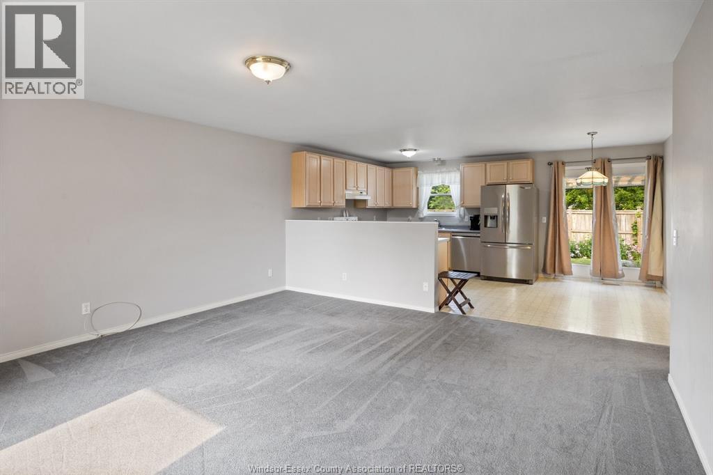 450 THORN RIDGE CRESCENT - Image 4