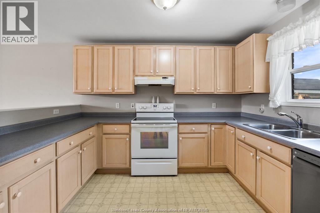 450 THORN RIDGE CRESCENT - Image 8