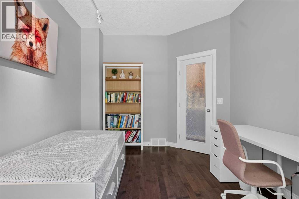 631 51 Avenue SW - 14