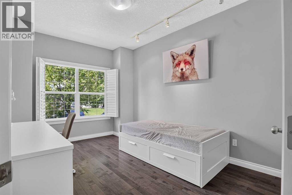 631 51 Avenue SW - 13