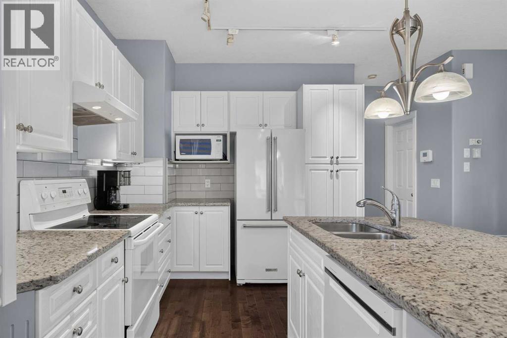 631 51 Avenue SW - 4