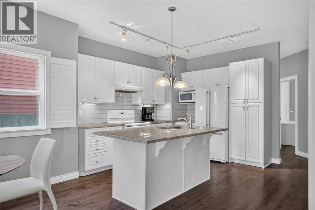 631 51 Avenue SW - 3
