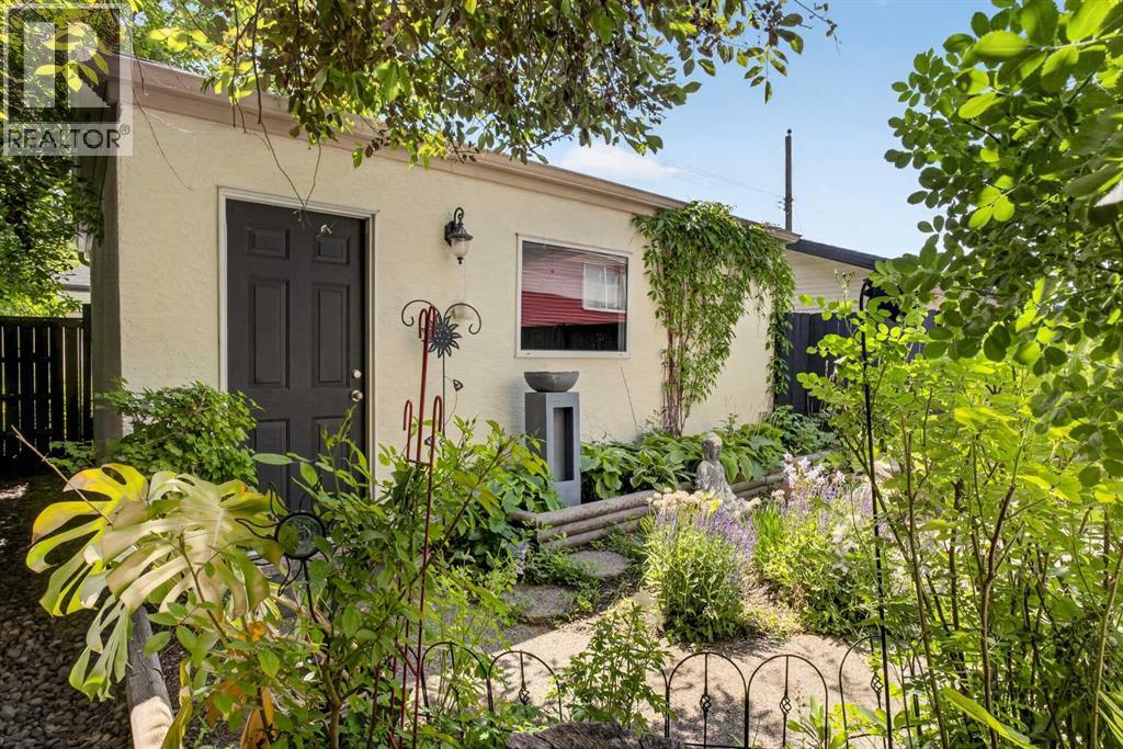 631 51 Avenue SW - 32