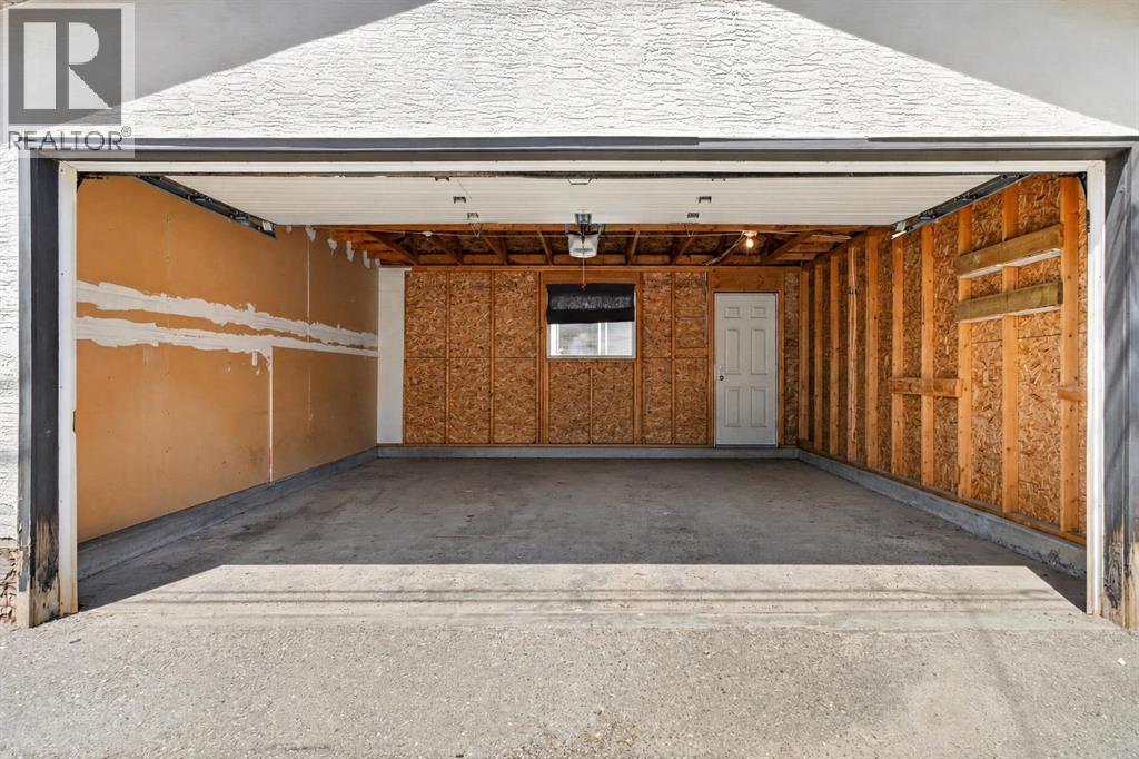 631 51 Avenue SW - 34