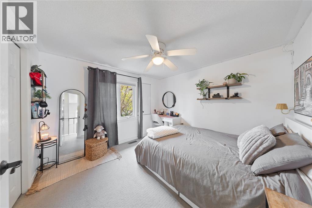 3020 MAIDSTONE CRESCENT - 32