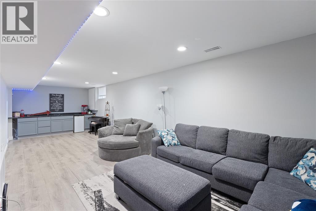3020 MAIDSTONE CRESCENT - 36