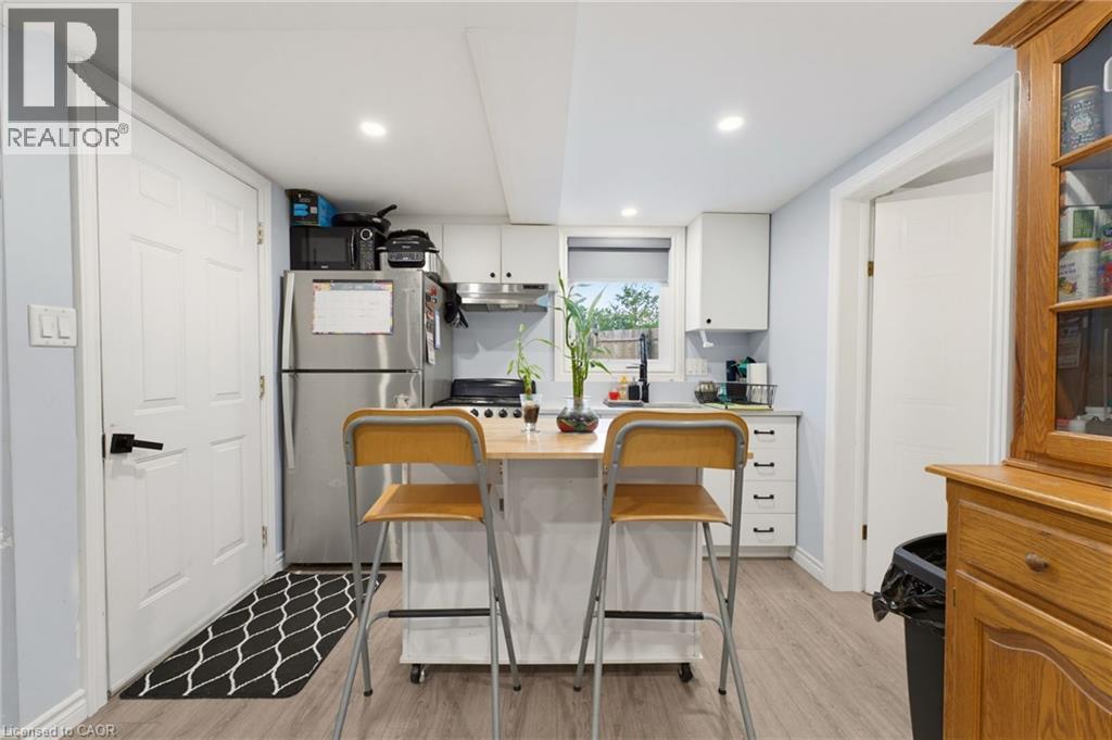 52 ROOSHILL Avenue - 30