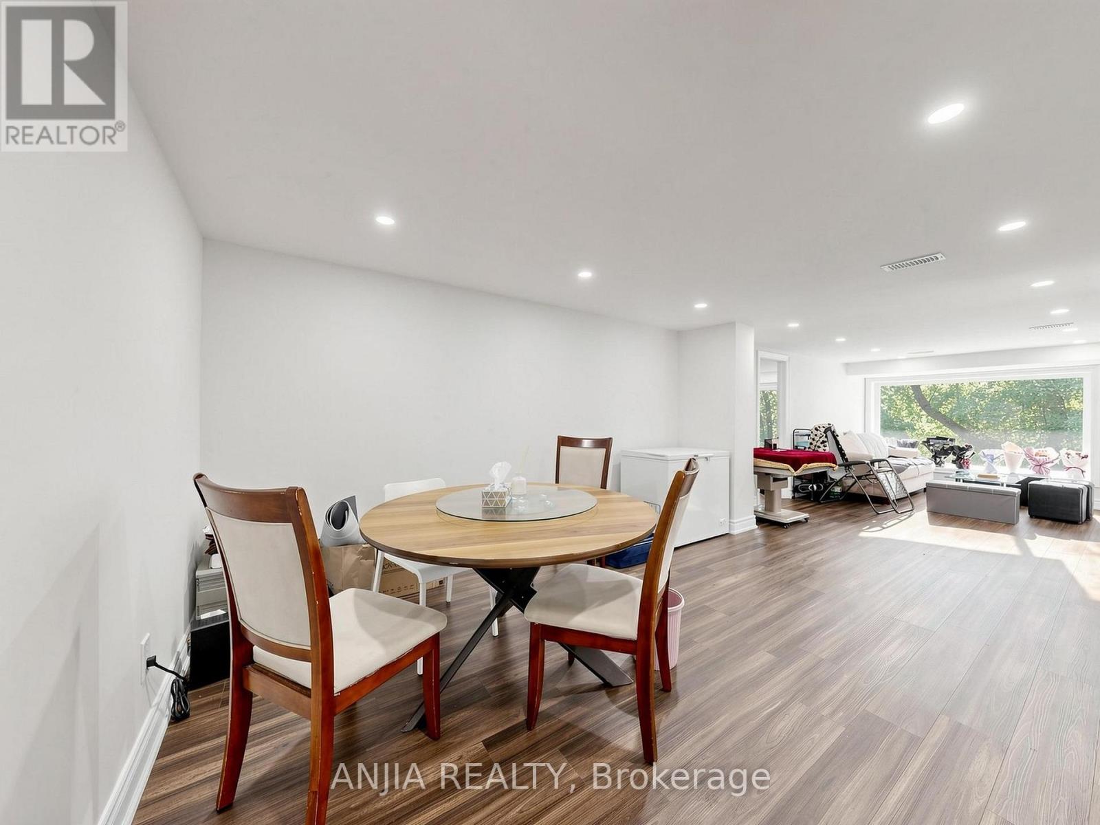 8 APPLEFIELD DRIVE - 38