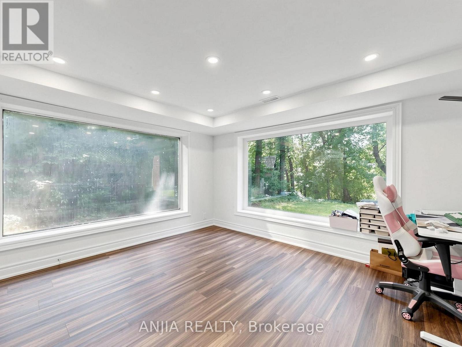 8 APPLEFIELD DRIVE - 41