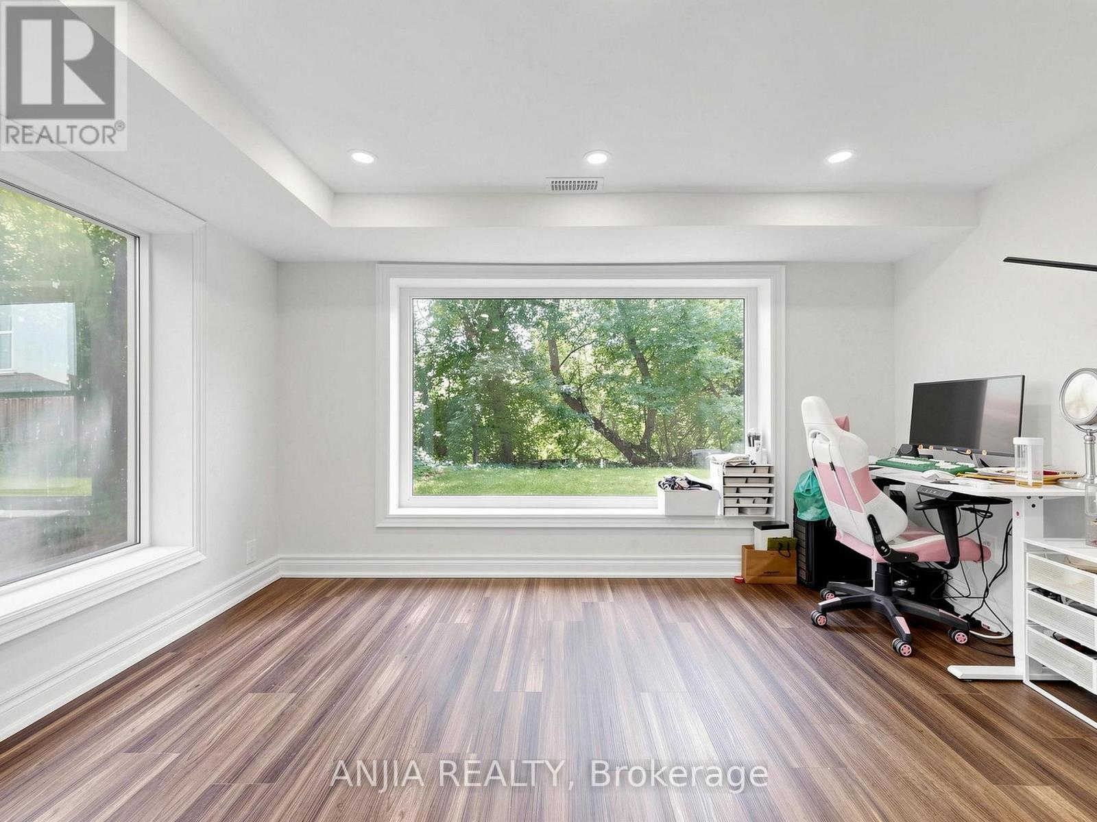 8 APPLEFIELD DRIVE - 42