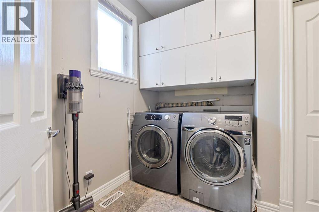 136 Strathlea Place SW - 16