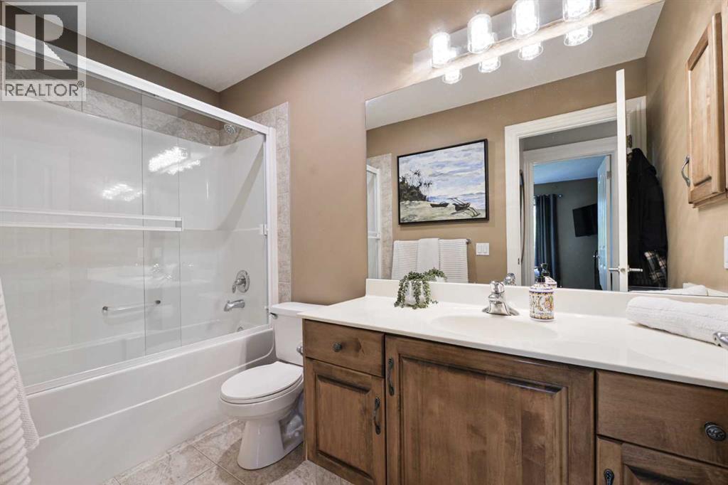 136 Strathlea Place SW - 30