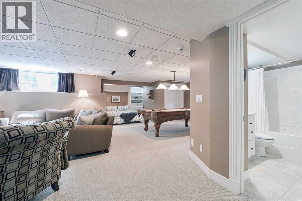 136 Strathlea Place SW - 31