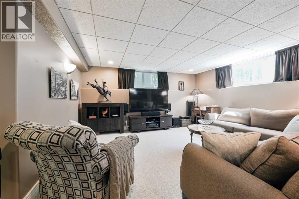 136 Strathlea Place SW - 32