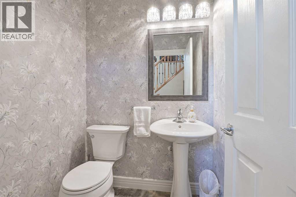 136 Strathlea Place SW - 15