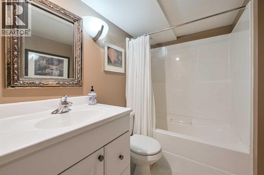 136 Strathlea Place SW - 36