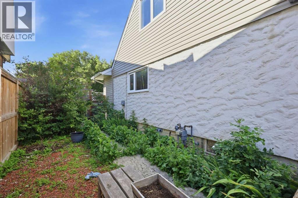 806 Radford Road NE - 17