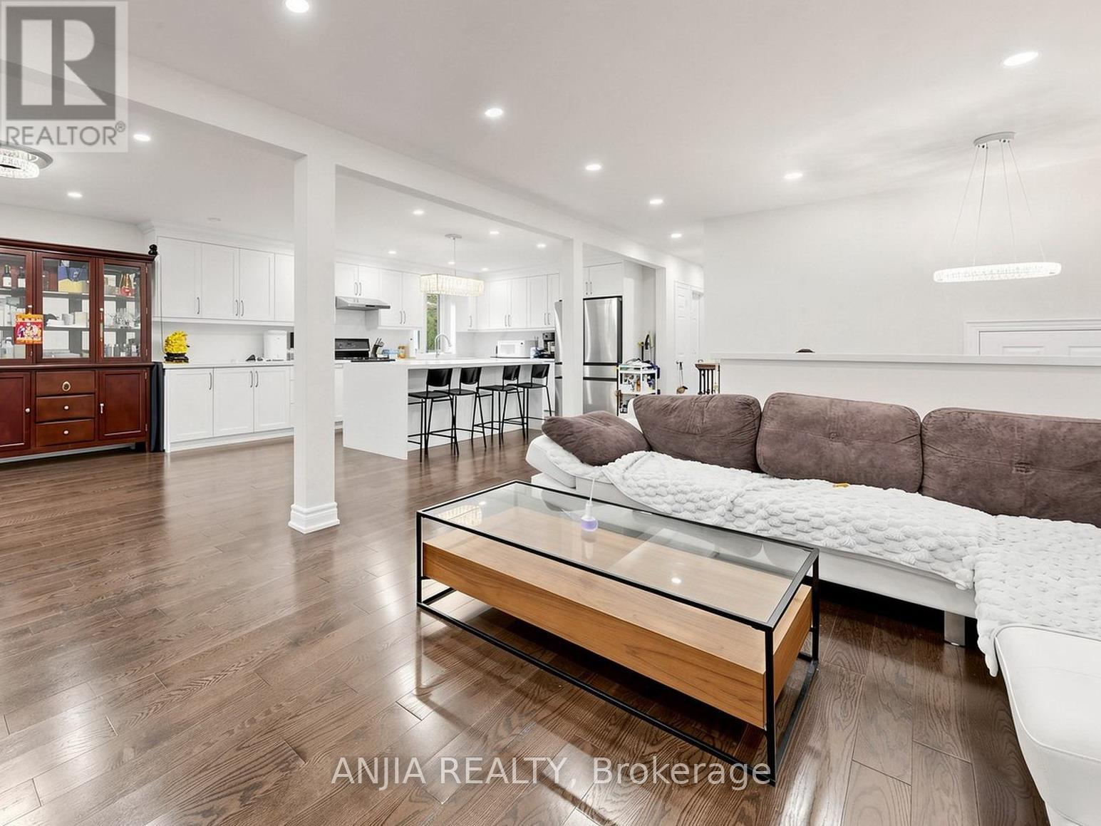 8 APPLEFIELD DRIVE - 16