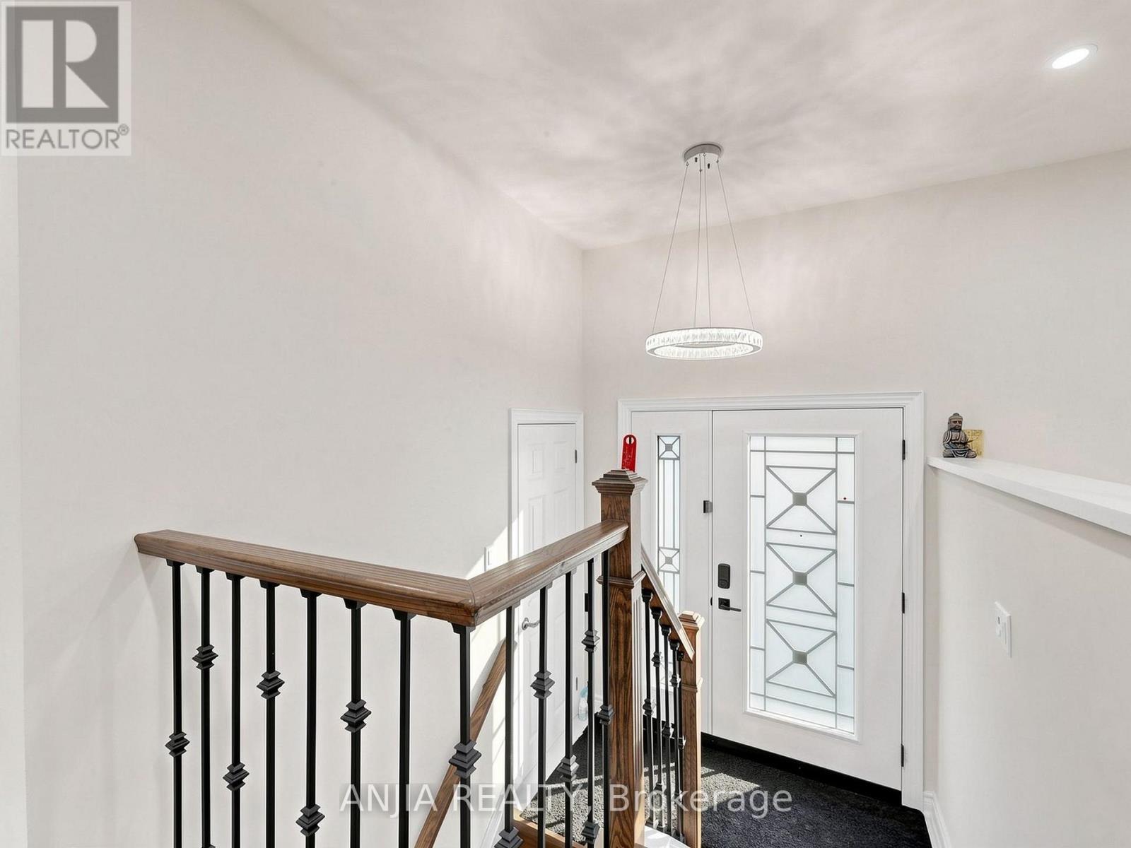 8 APPLEFIELD DRIVE - 22