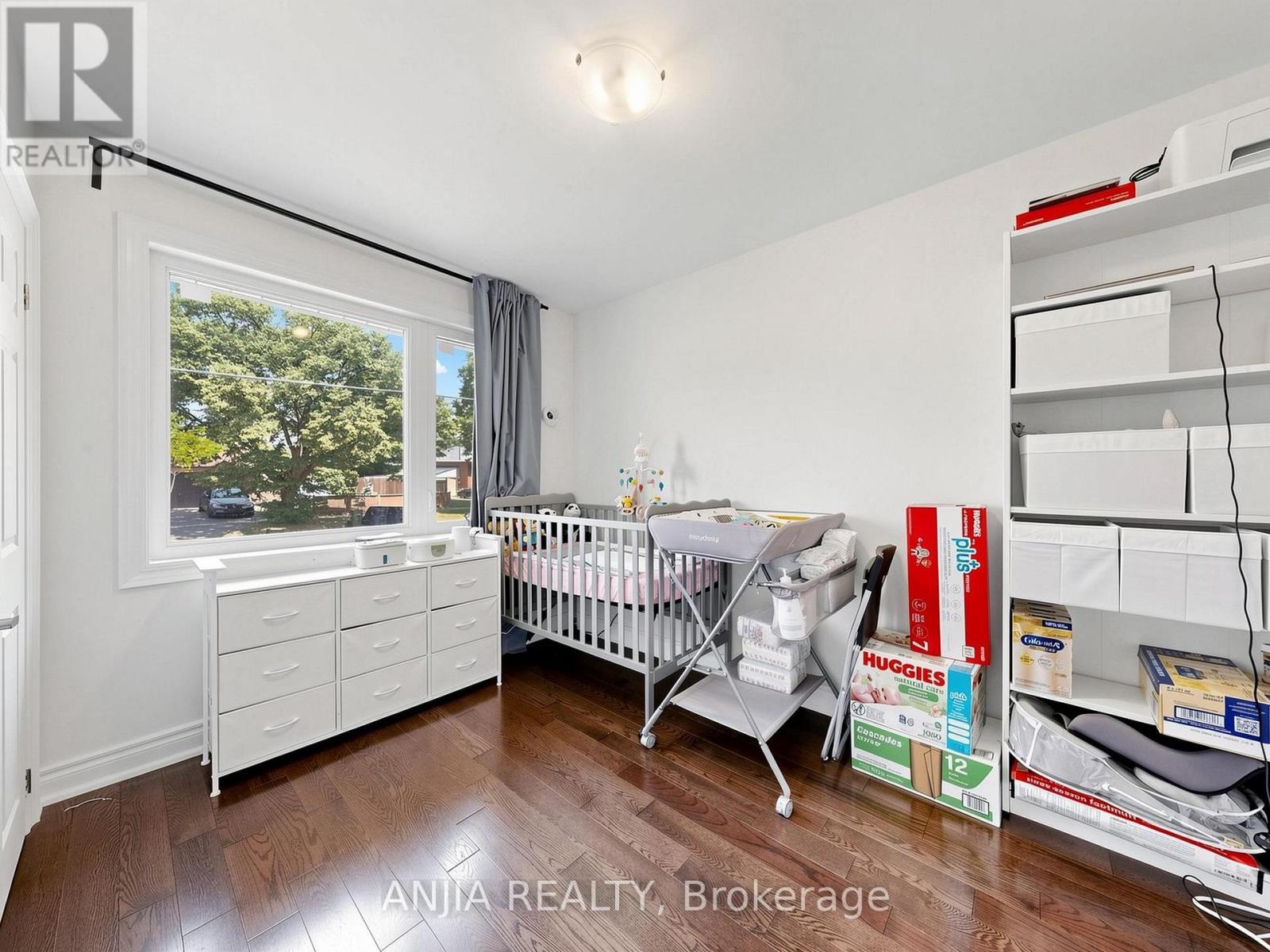 8 APPLEFIELD DRIVE - 30