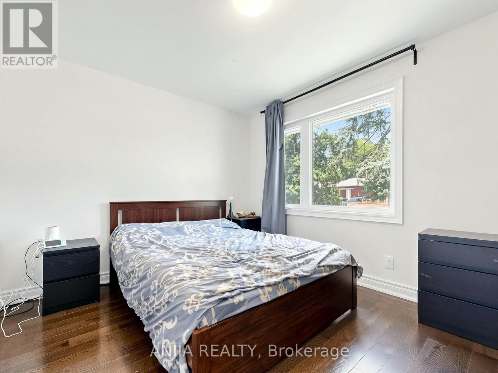 8 APPLEFIELD DRIVE - 29