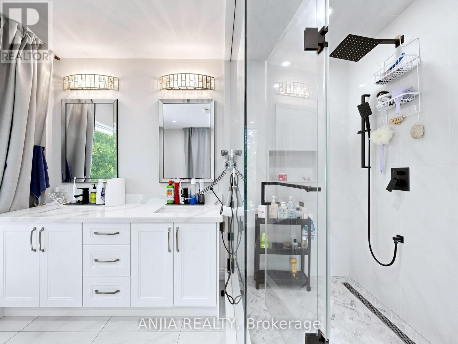 8 APPLEFIELD DRIVE - 27
