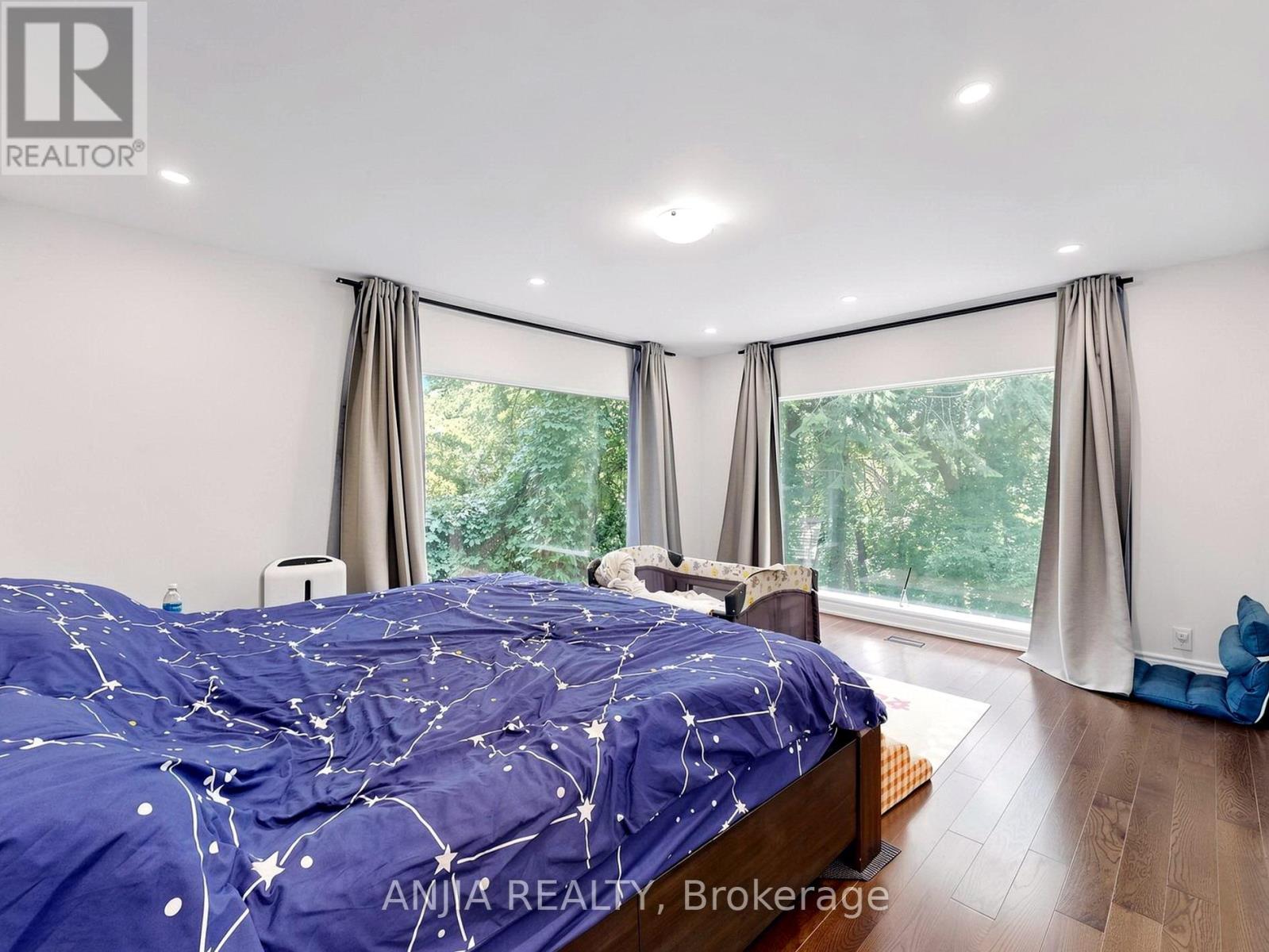 8 APPLEFIELD DRIVE - 5