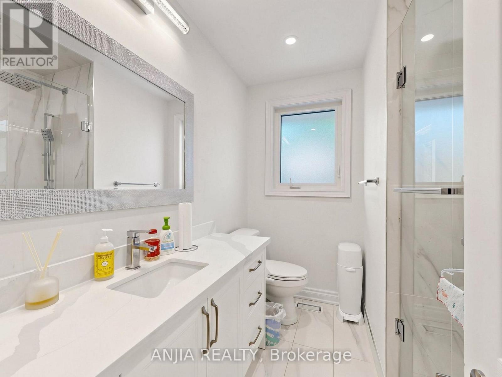 8 APPLEFIELD DRIVE - 34