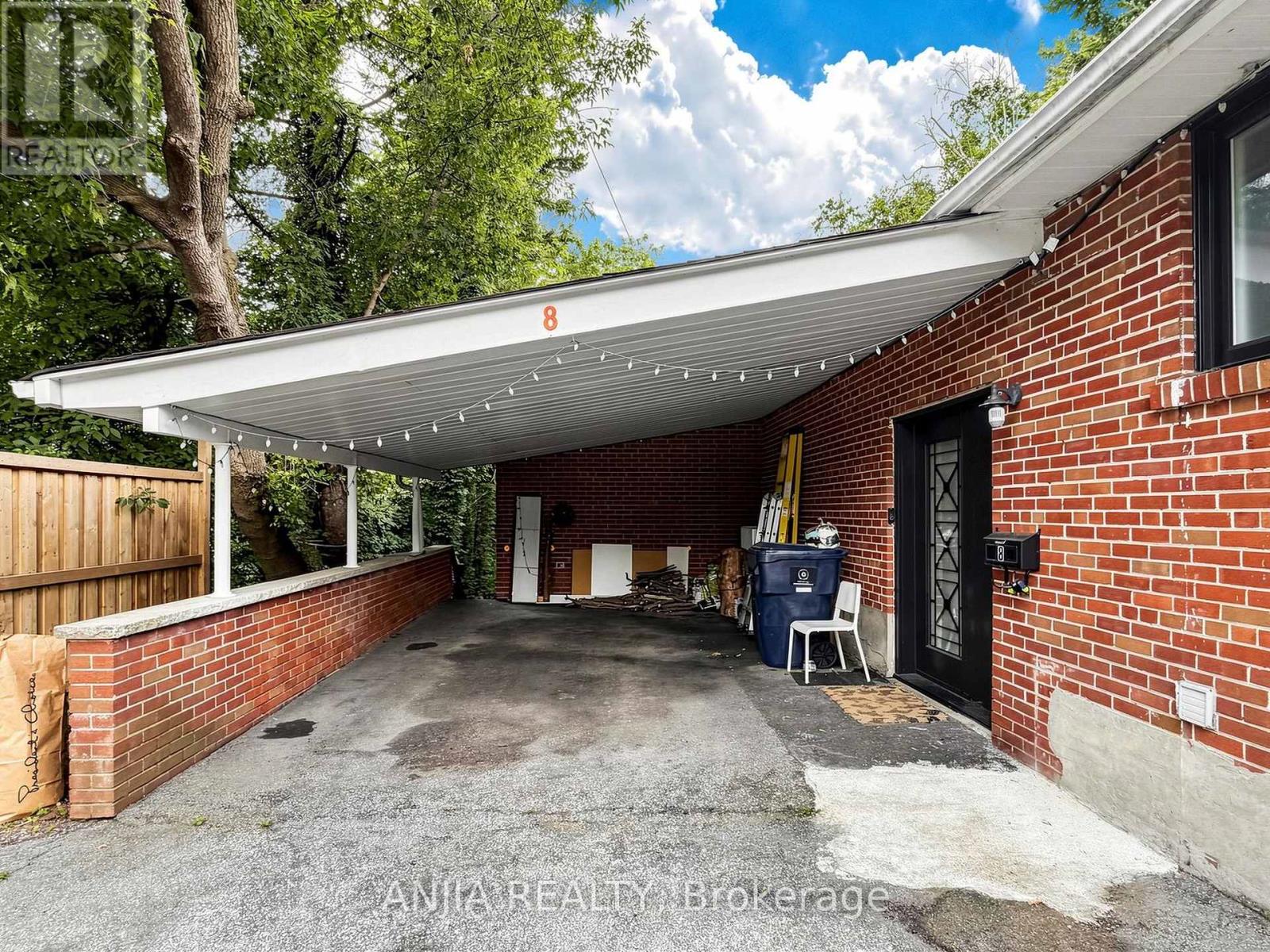 8 APPLEFIELD DRIVE - 8