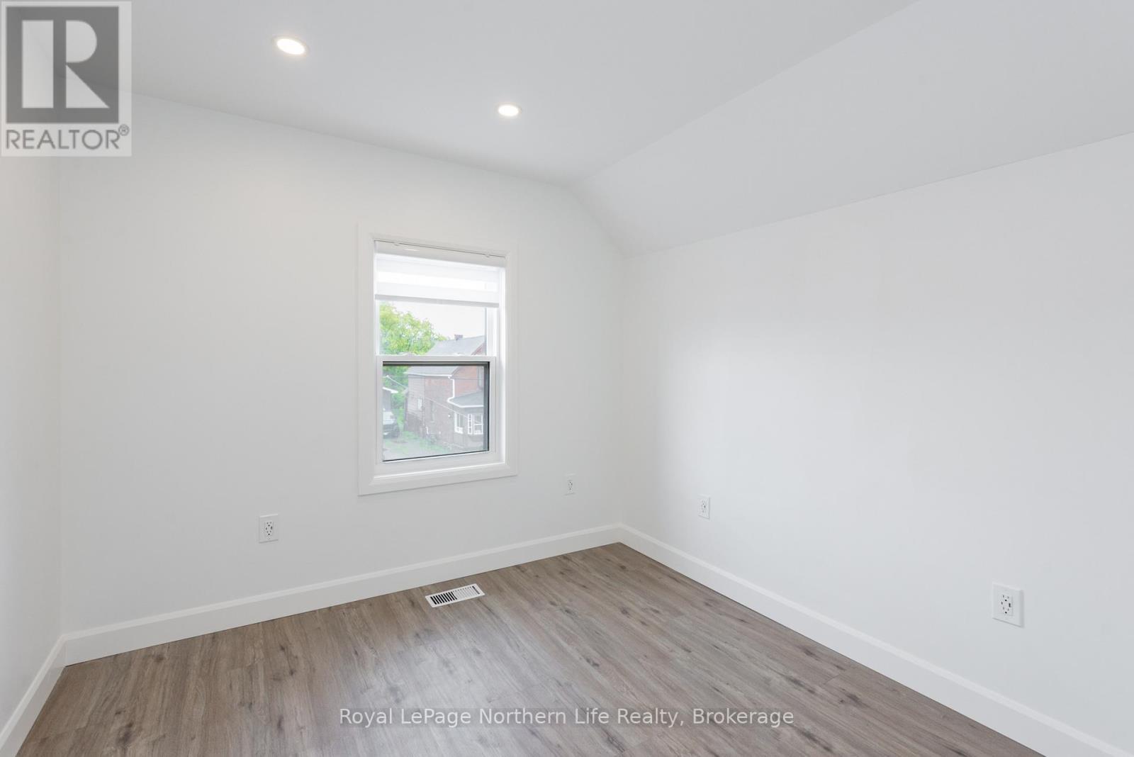 253 SECOND AVENUE W - 17