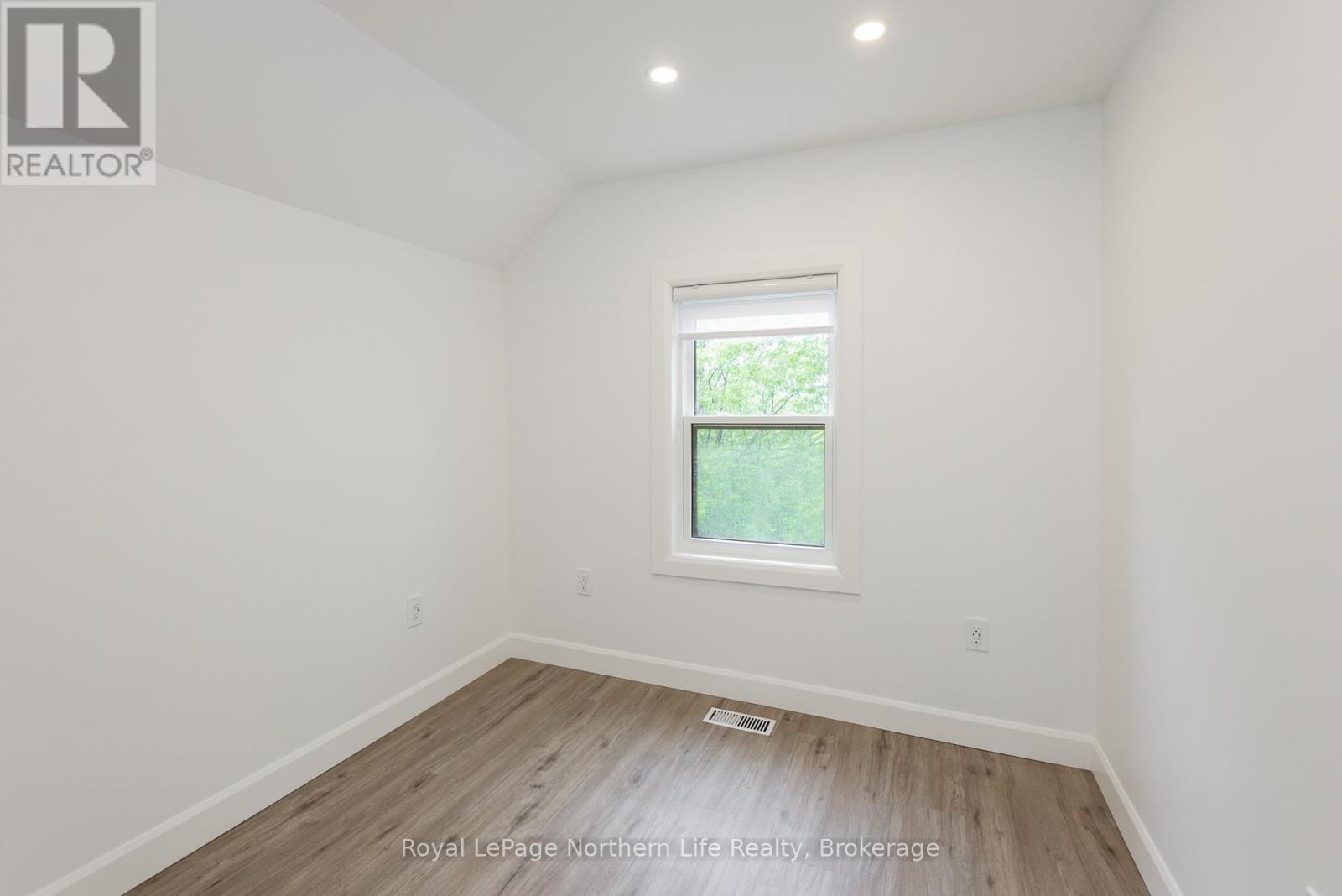 253 SECOND AVENUE W - 20