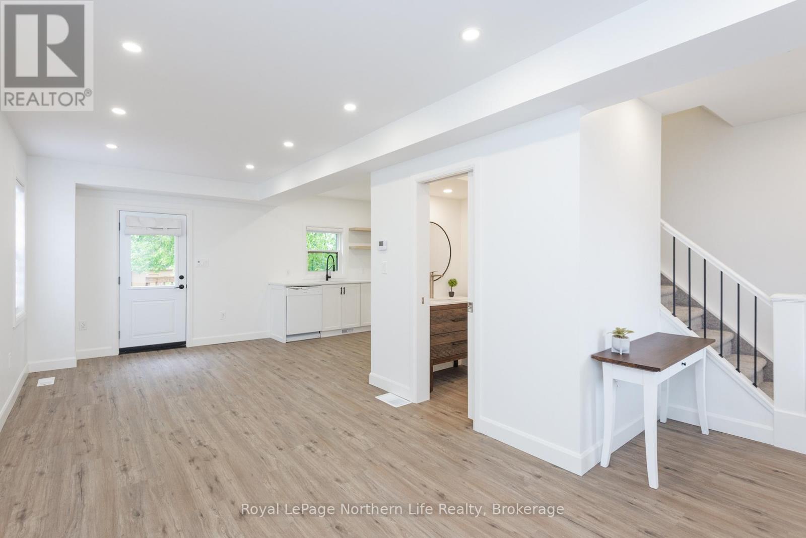 253 SECOND AVENUE W - 7
