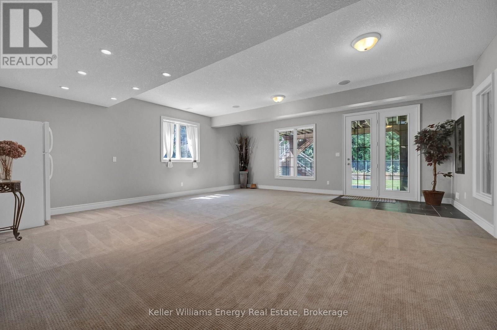 2338 PINDAR CRESCENT - Image 33