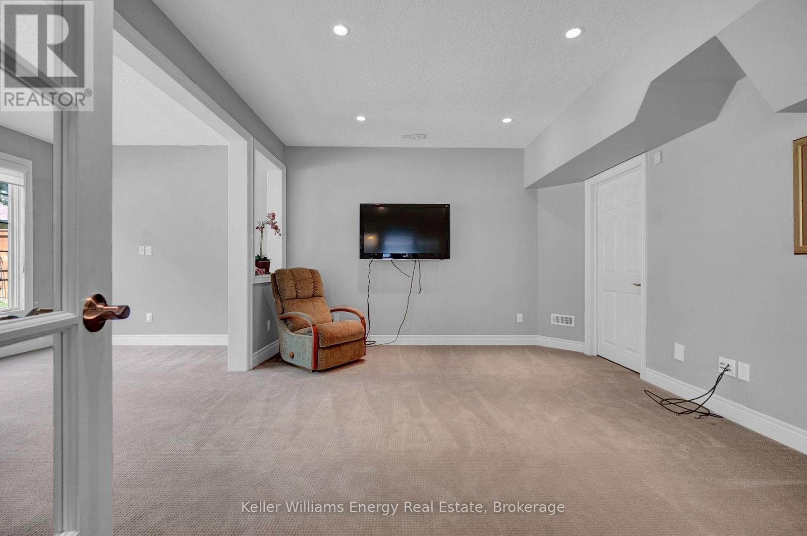 2338 PINDAR CRESCENT - Image 37