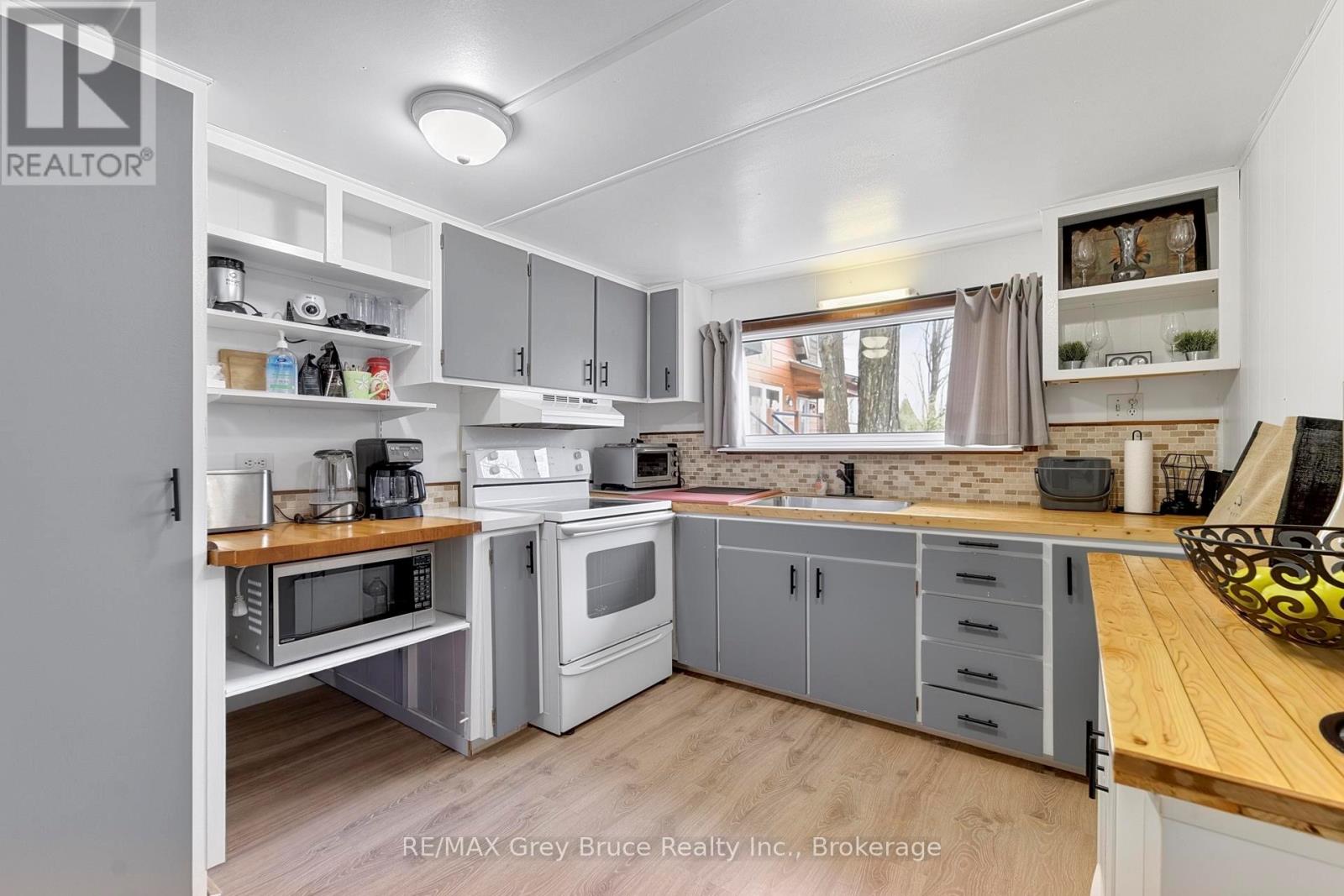 124 STANLEY DRIVE - 12