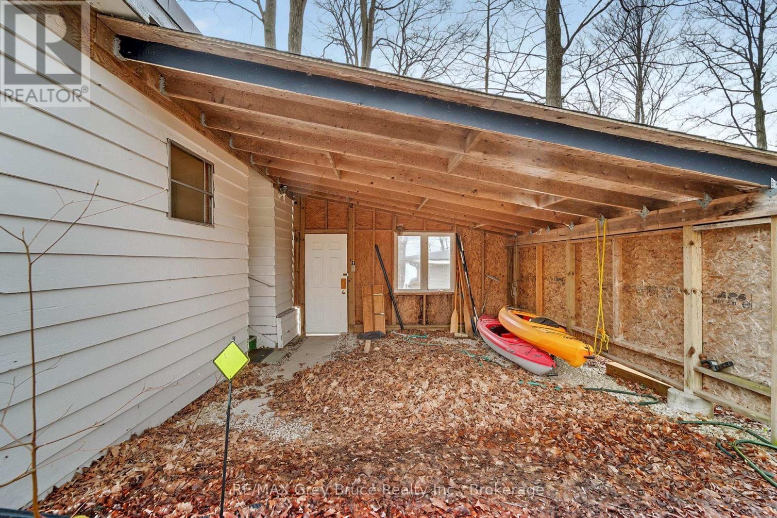 124 STANLEY DRIVE - 32