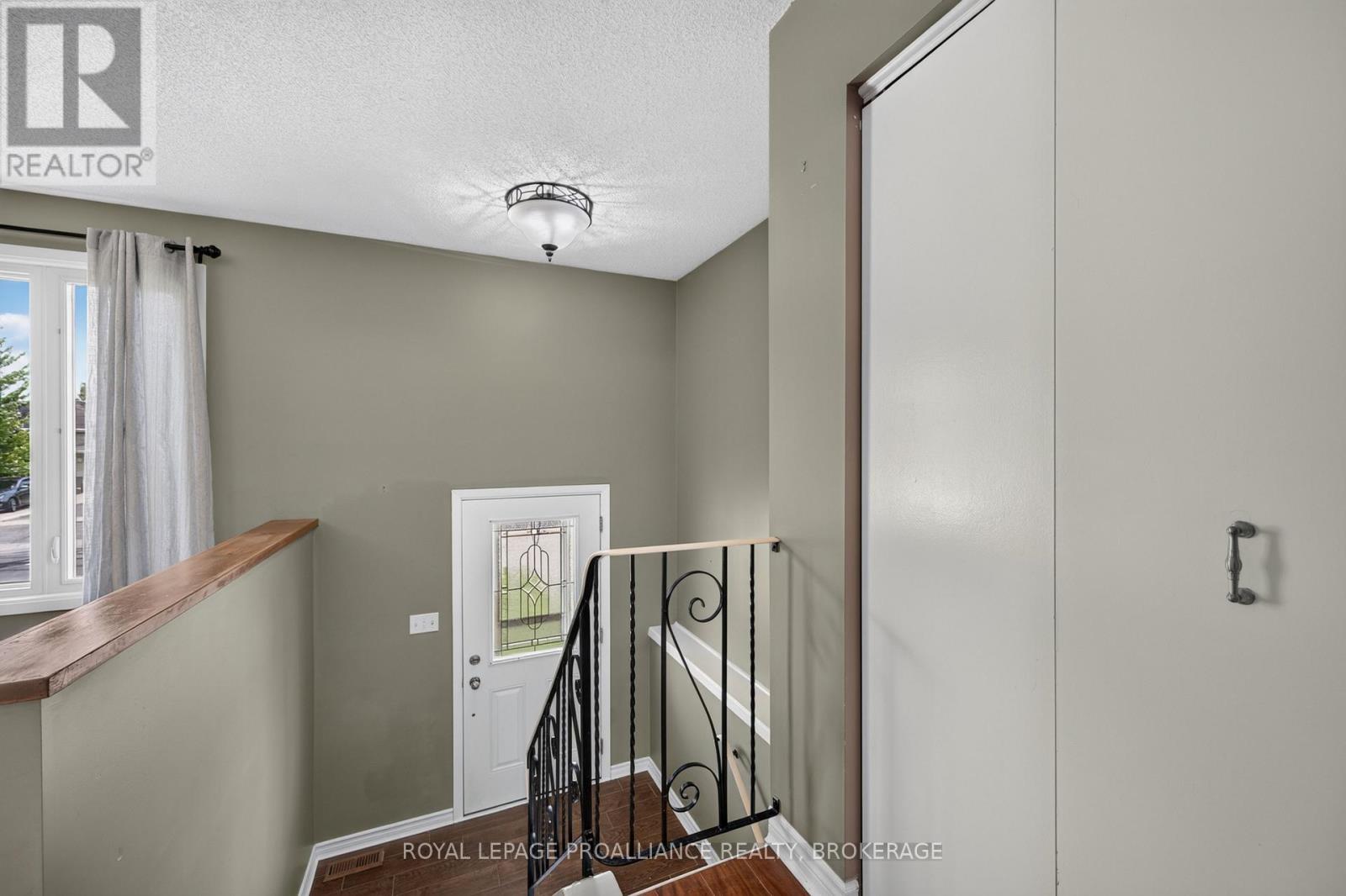 585 GAVIN COURT - 5