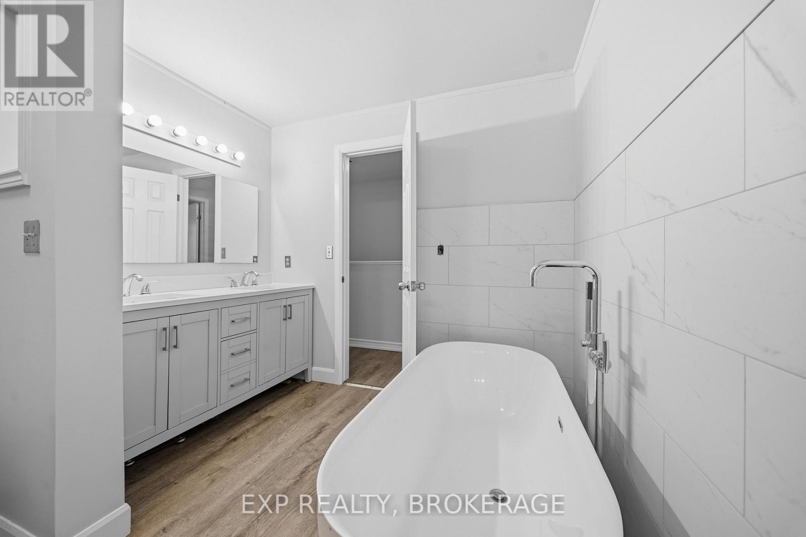 729 ALLUM AVENUE - 21