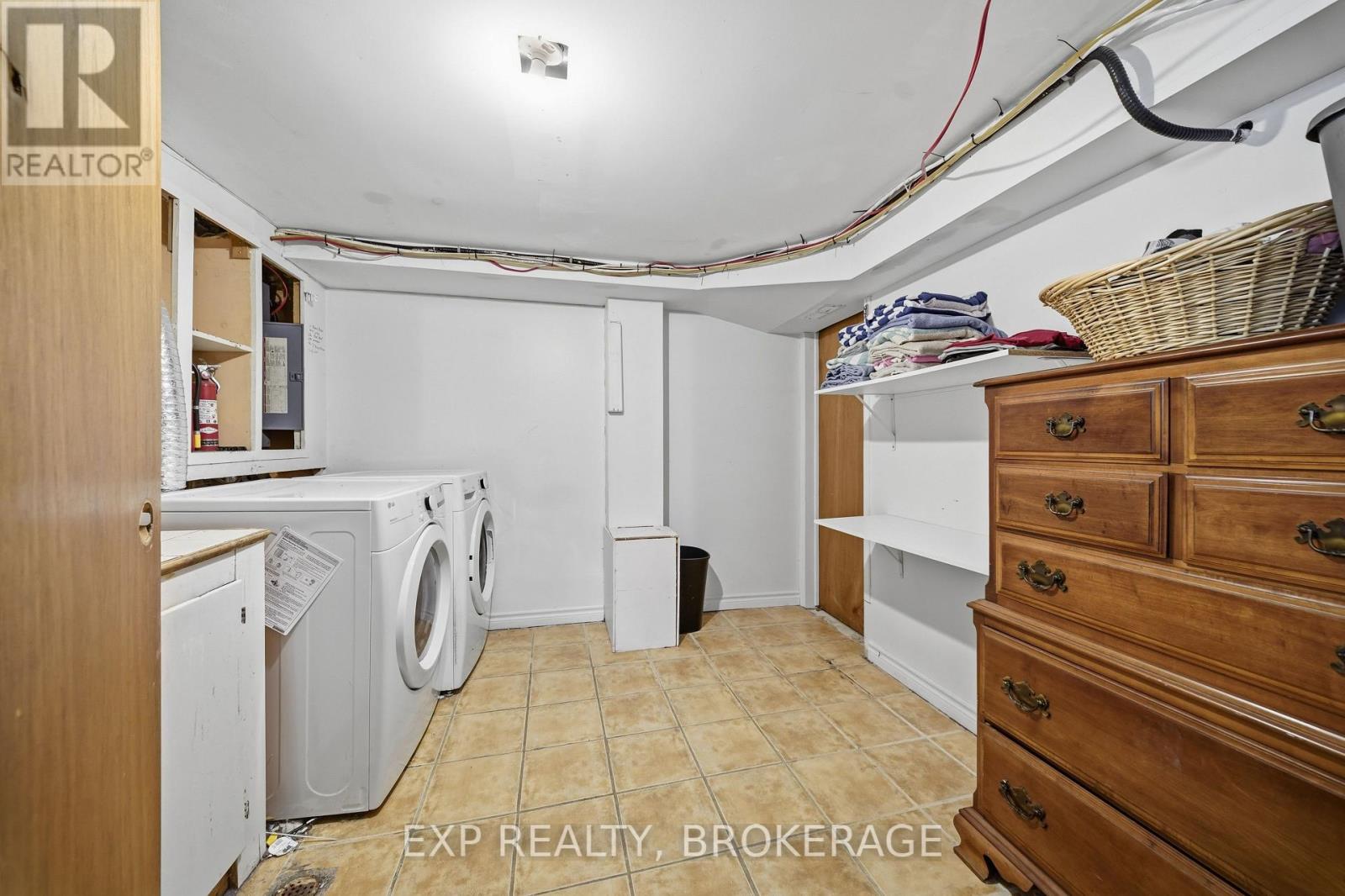 729 ALLUM AVENUE - 33