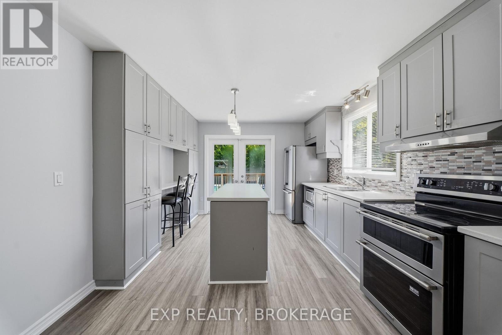 729 ALLUM AVENUE - 8