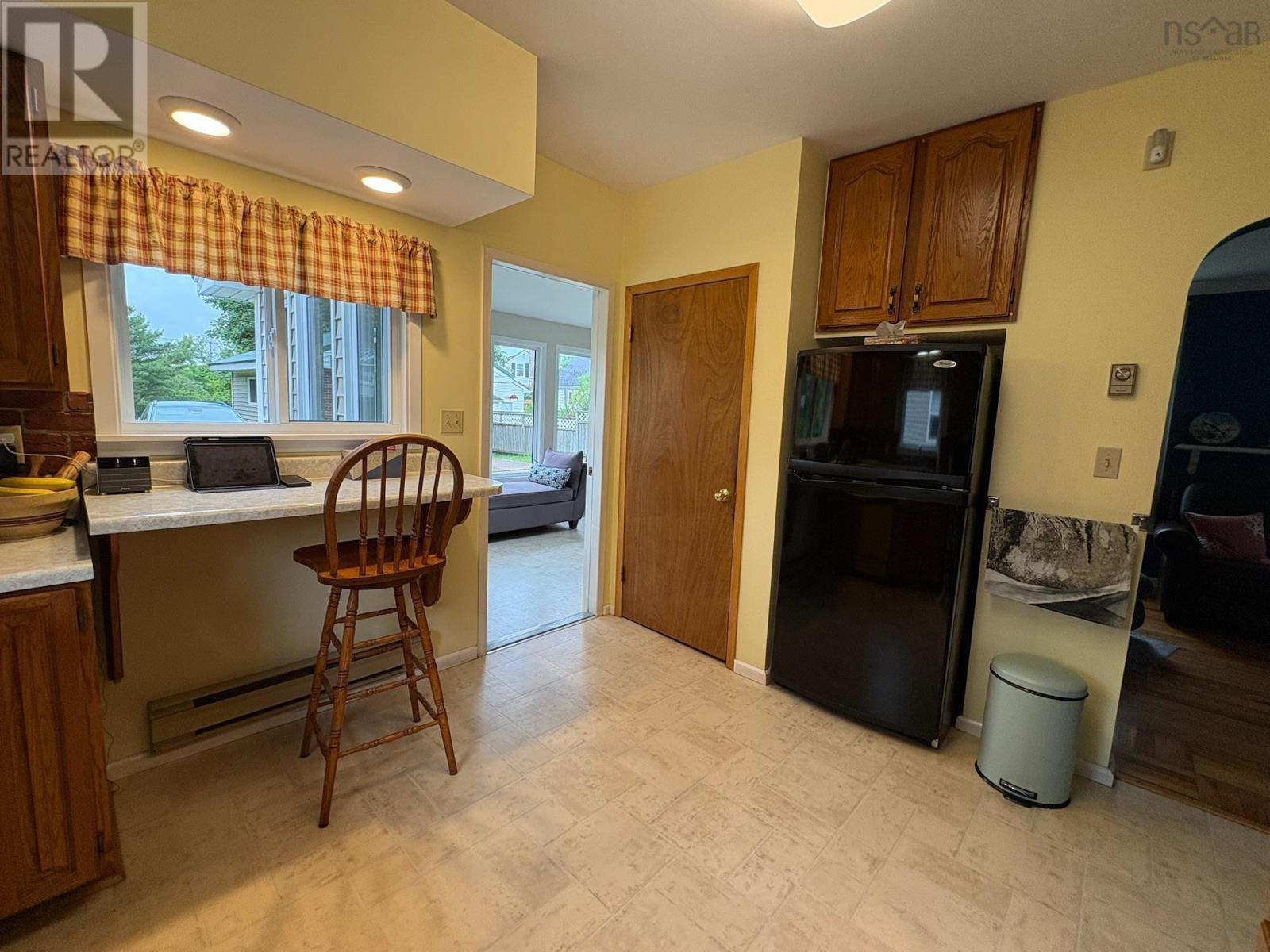 458 ROBIE Street - 11