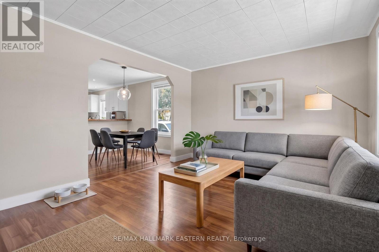 714 CHAMBERLAIN STREET - 11