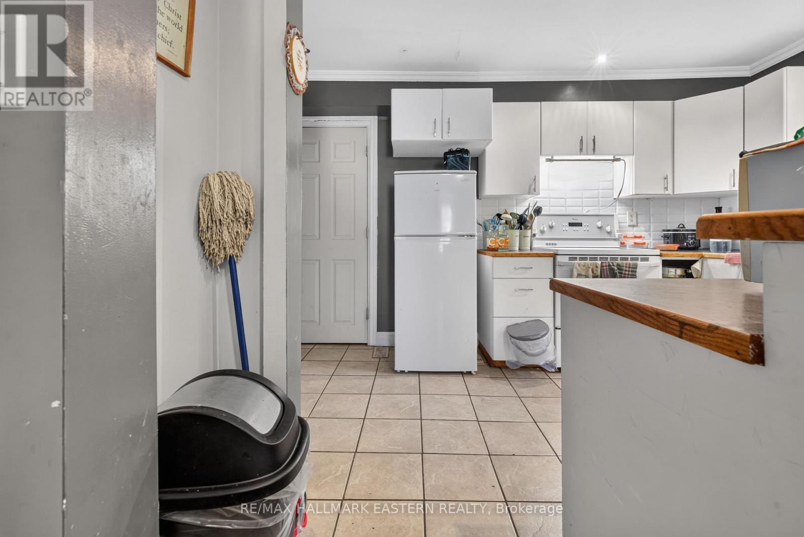 714 CHAMBERLAIN STREET - 19