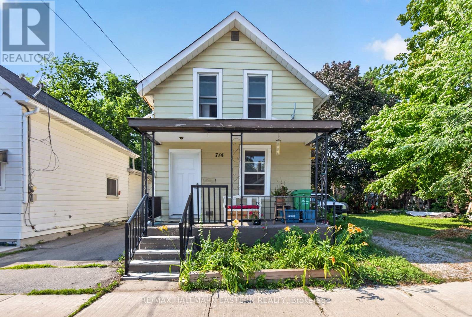714 CHAMBERLAIN STREET - 2
